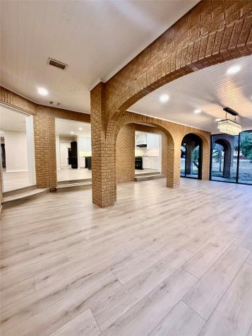 300 Dunnam Avenue Cleveland TX 77327