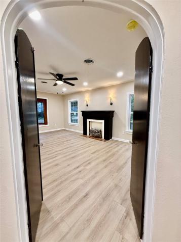 300 Dunnam Avenue Cleveland TX 77327