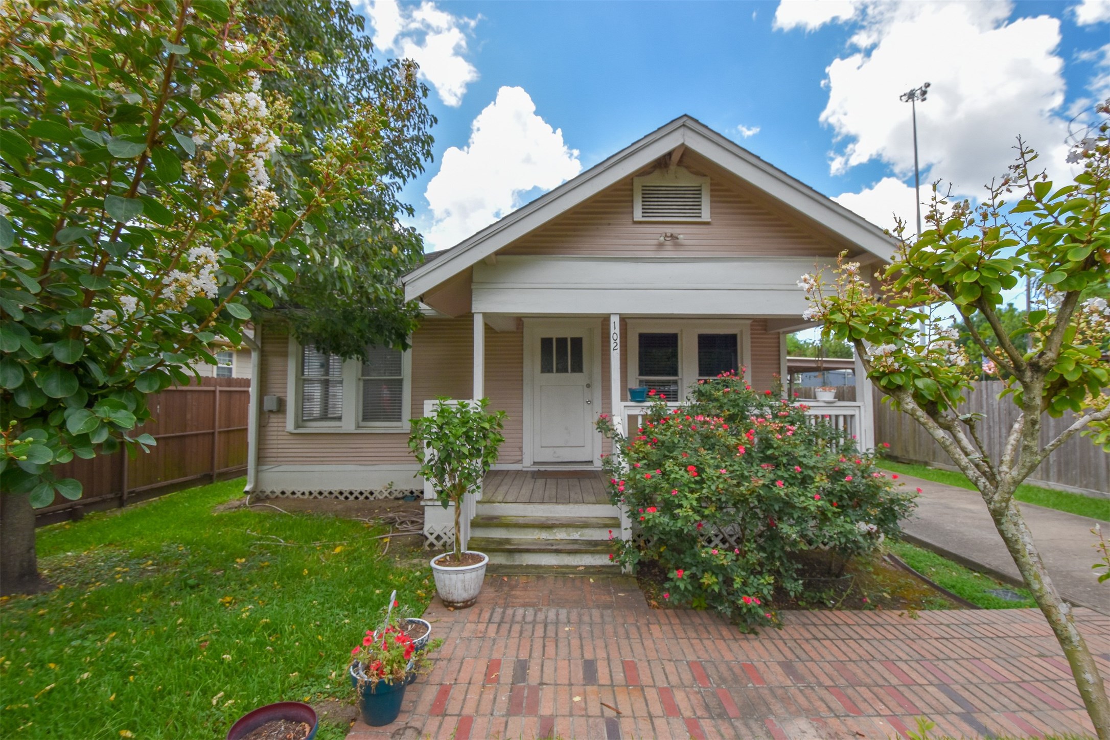 102 Frawley Street Houston TX 77009