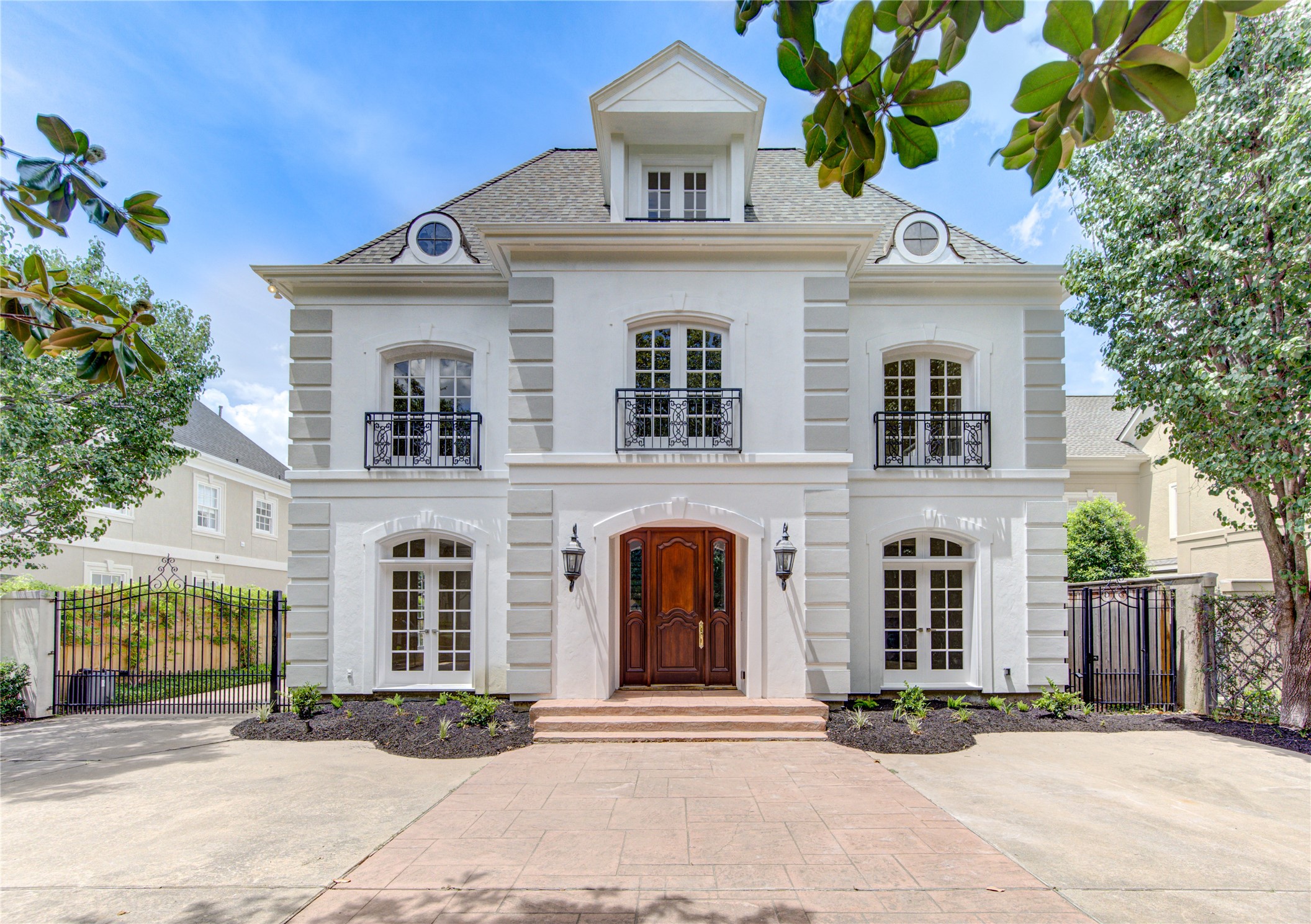 2 S West Oak Drive Houston TX 77056