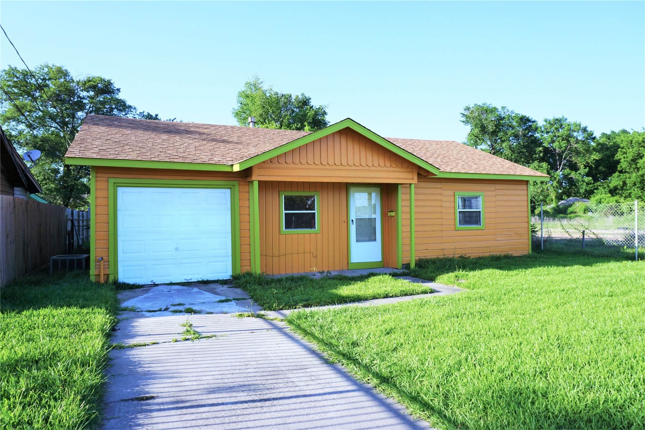 221 Noras Lane Houston TX 77022