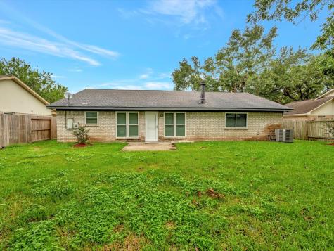 1616 Live Oak Hollow Street Pearland TX 77581