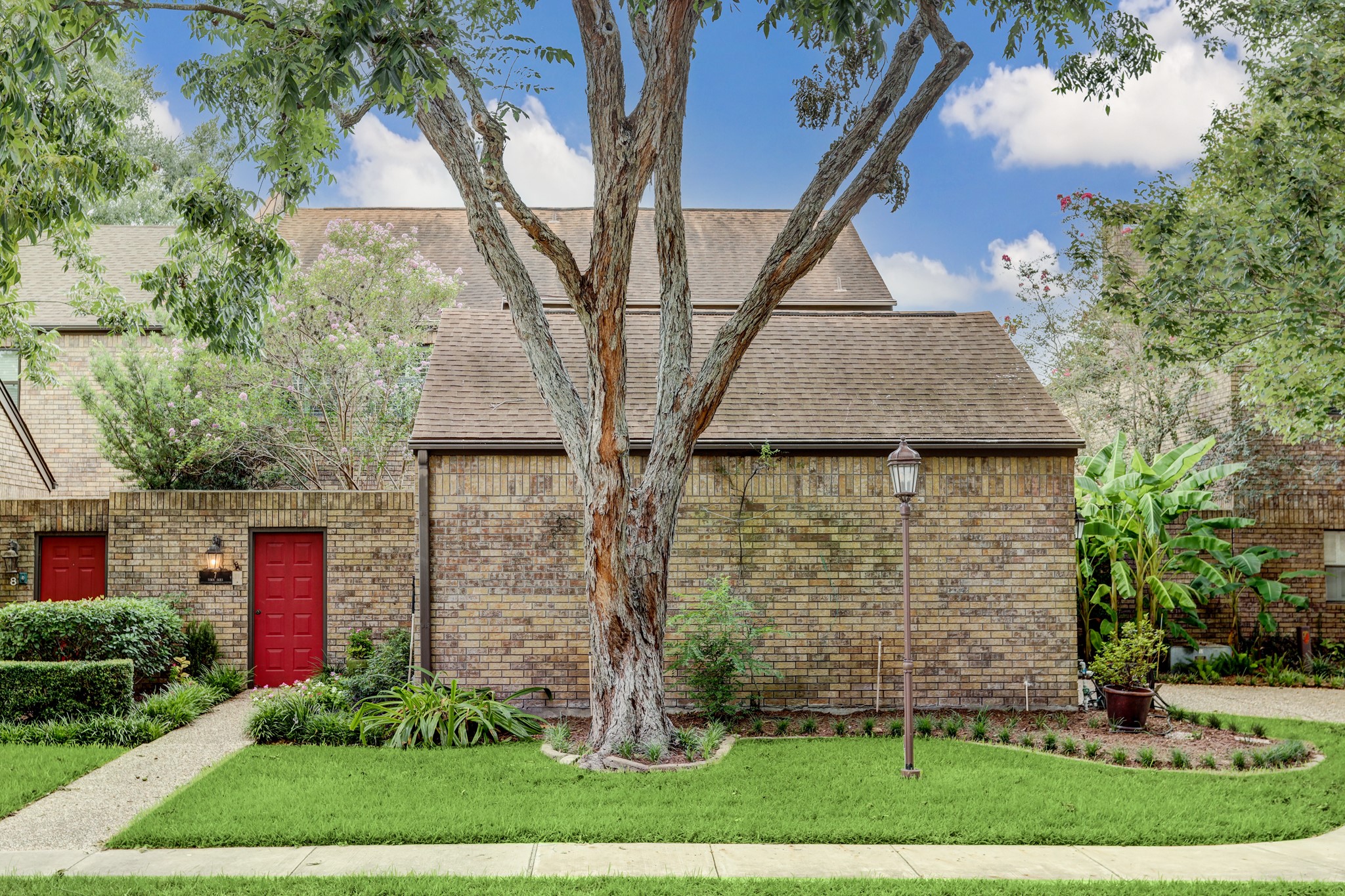7 Town Oaks Place Bellaire TX 77401
