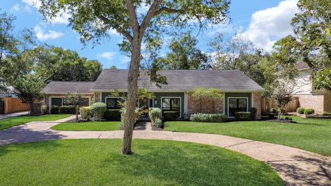 8 Earlham Drive Friendswood TX 77546