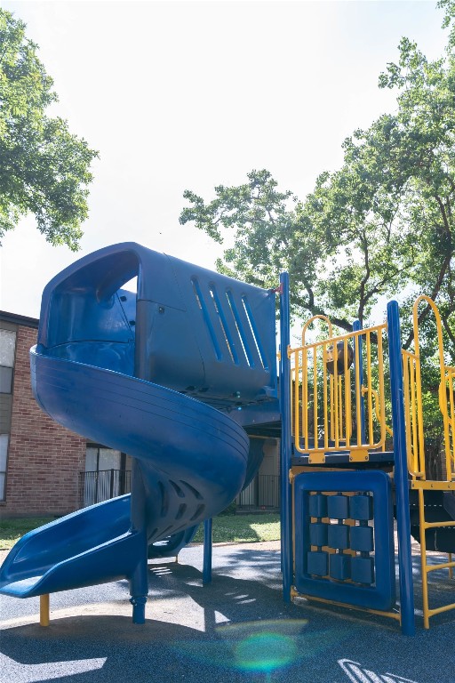 200 Hallow Tree Lane 914-2 Houston TX 77090