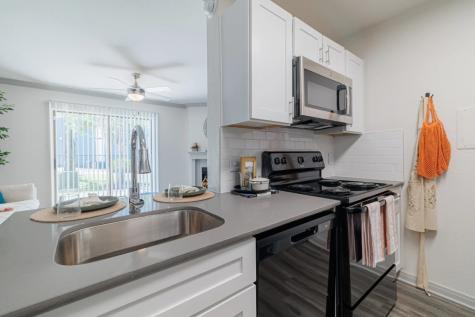 200 Hallow Tree Lane 914-2 Houston TX 77090