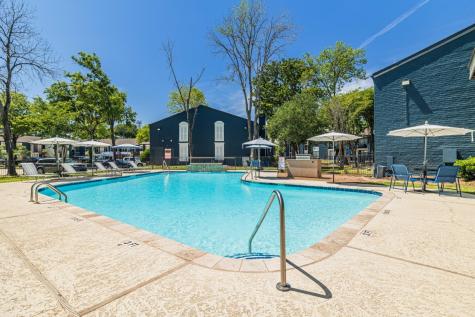 200 Hallow Tree Lane 914-2 Houston TX 77090