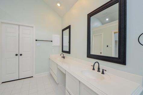 1723 Crescent Green Drive Houston TX 77094