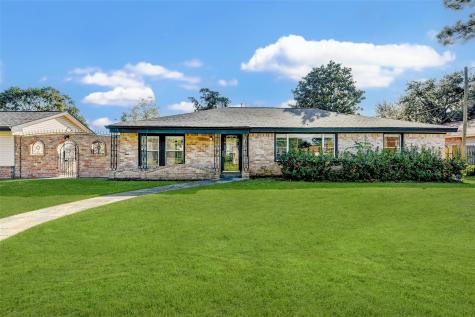 1924 Sherwood Forest Street Houston TX 77043