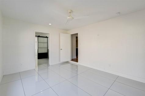 1924 Sherwood Forest Street Houston TX 77043