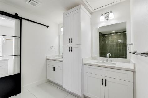 1924 Sherwood Forest Street Houston TX 77043
