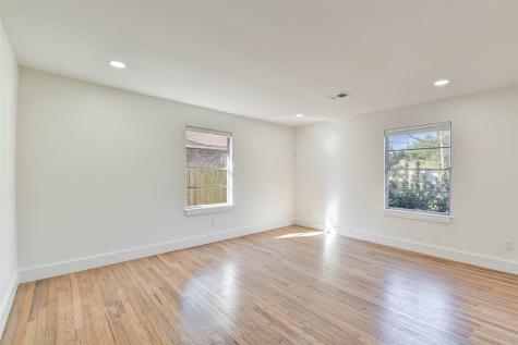 1924 Sherwood Forest Street Houston TX 77043