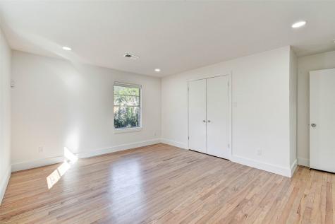 1924 Sherwood Forest Street Houston TX 77043