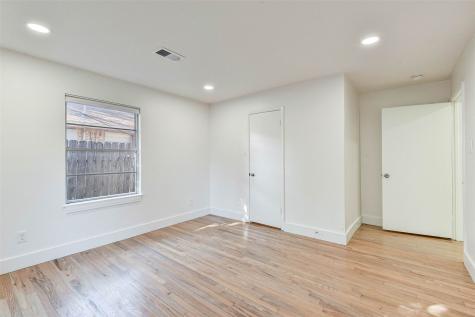 1924 Sherwood Forest Street Houston TX 77043