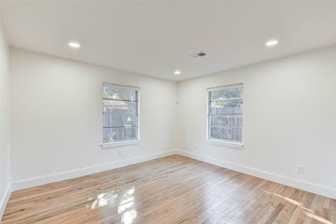 1924 Sherwood Forest Street Houston TX 77043