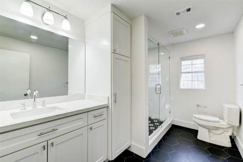 1924 Sherwood Forest Street Houston TX 77043