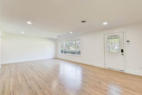 1924 Sherwood Forest Street Houston TX 77043