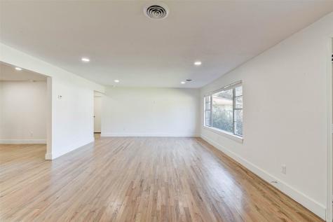 1924 Sherwood Forest Street Houston TX 77043