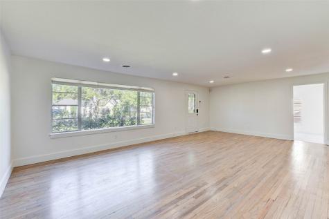 1924 Sherwood Forest Street Houston TX 77043
