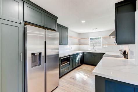 1924 Sherwood Forest Street Houston TX 77043