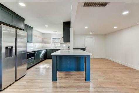 1924 Sherwood Forest Street Houston TX 77043
