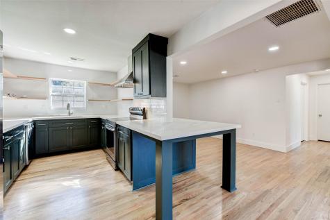 1924 Sherwood Forest Street Houston TX 77043