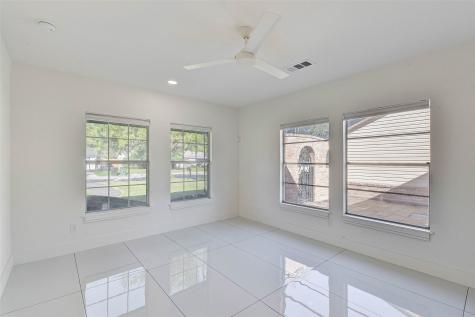 1924 Sherwood Forest Street Houston TX 77043