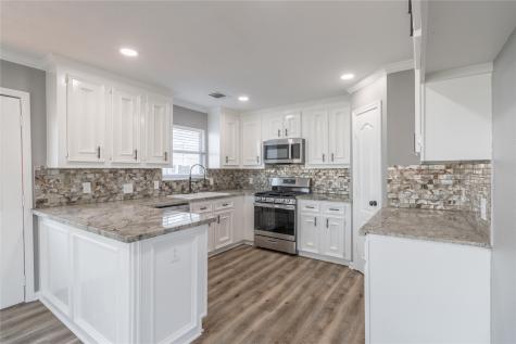 725 10th Street Dickinson TX 77539