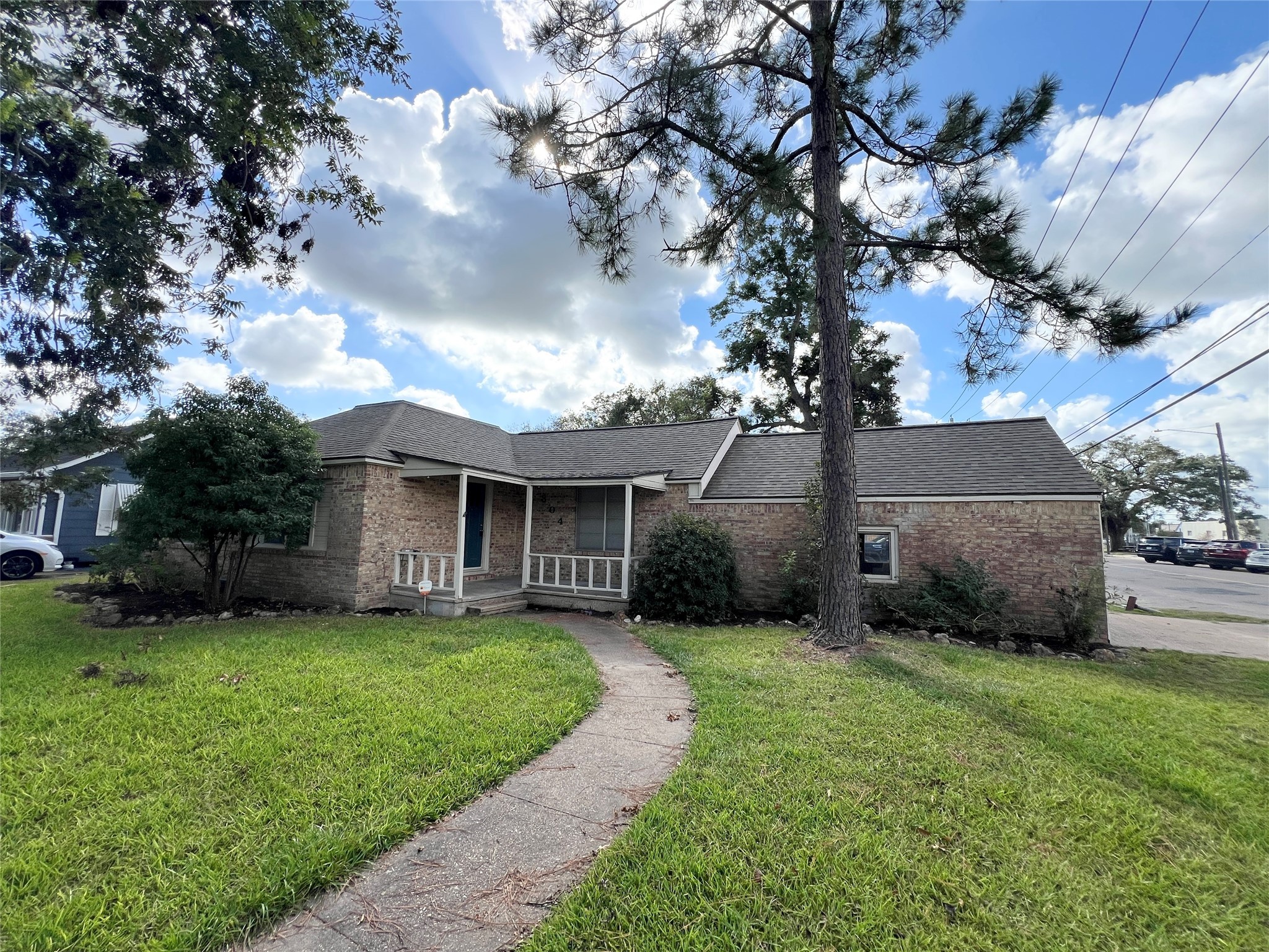 304 E Live Oak Street Angleton TX 77515