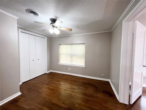 304 E Live Oak Street Angleton TX 77515
