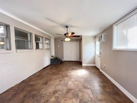 304 E Live Oak Street Angleton TX 77515