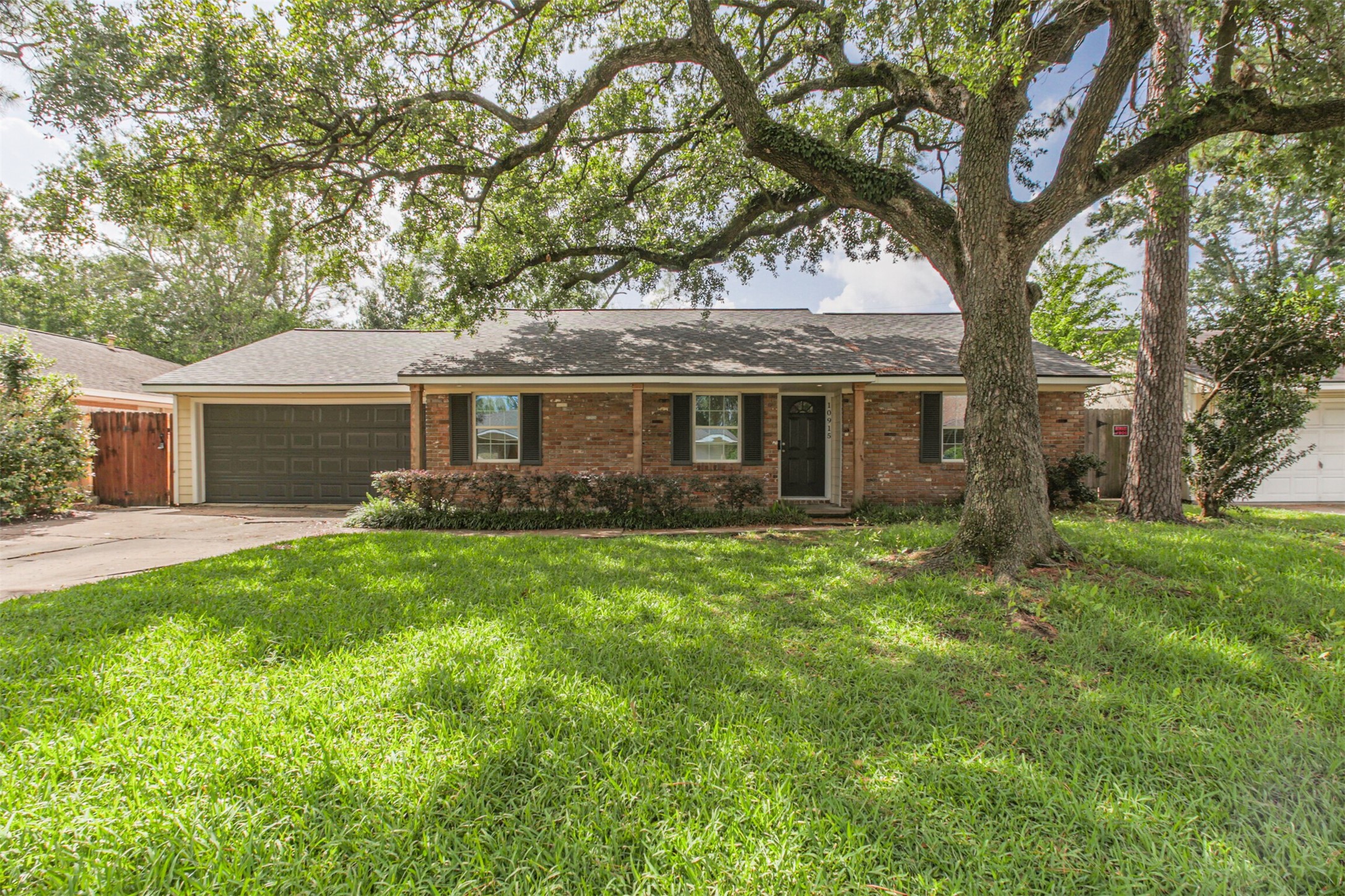 10915 Cedarhurst Drive Houston TX 77096