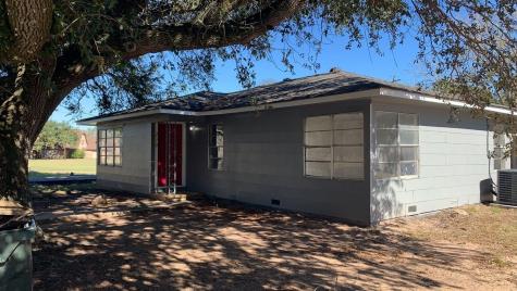 219 Cleveland Street Sealy TX 77474