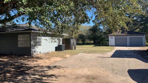 219 Cleveland Street Sealy TX 77474
