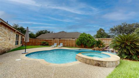 2001 Balsam Lake Lane Pearland TX 77584