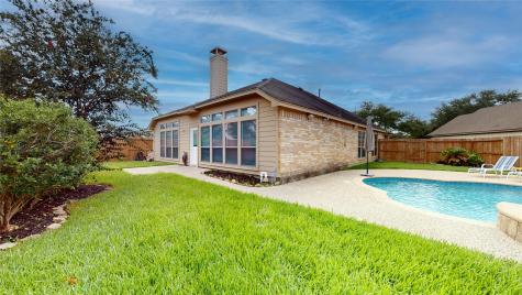 2001 Balsam Lake Lane Pearland TX 77584