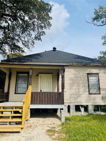 1017 S Kansas Street La Porte TX 77571