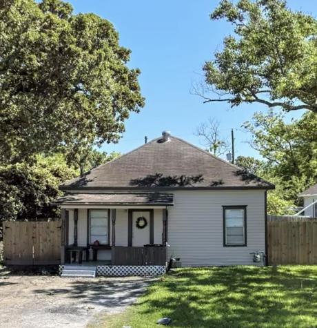 1017 S Kansas Street La Porte TX 77571