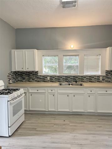 1017 S Kansas Street La Porte TX 77571