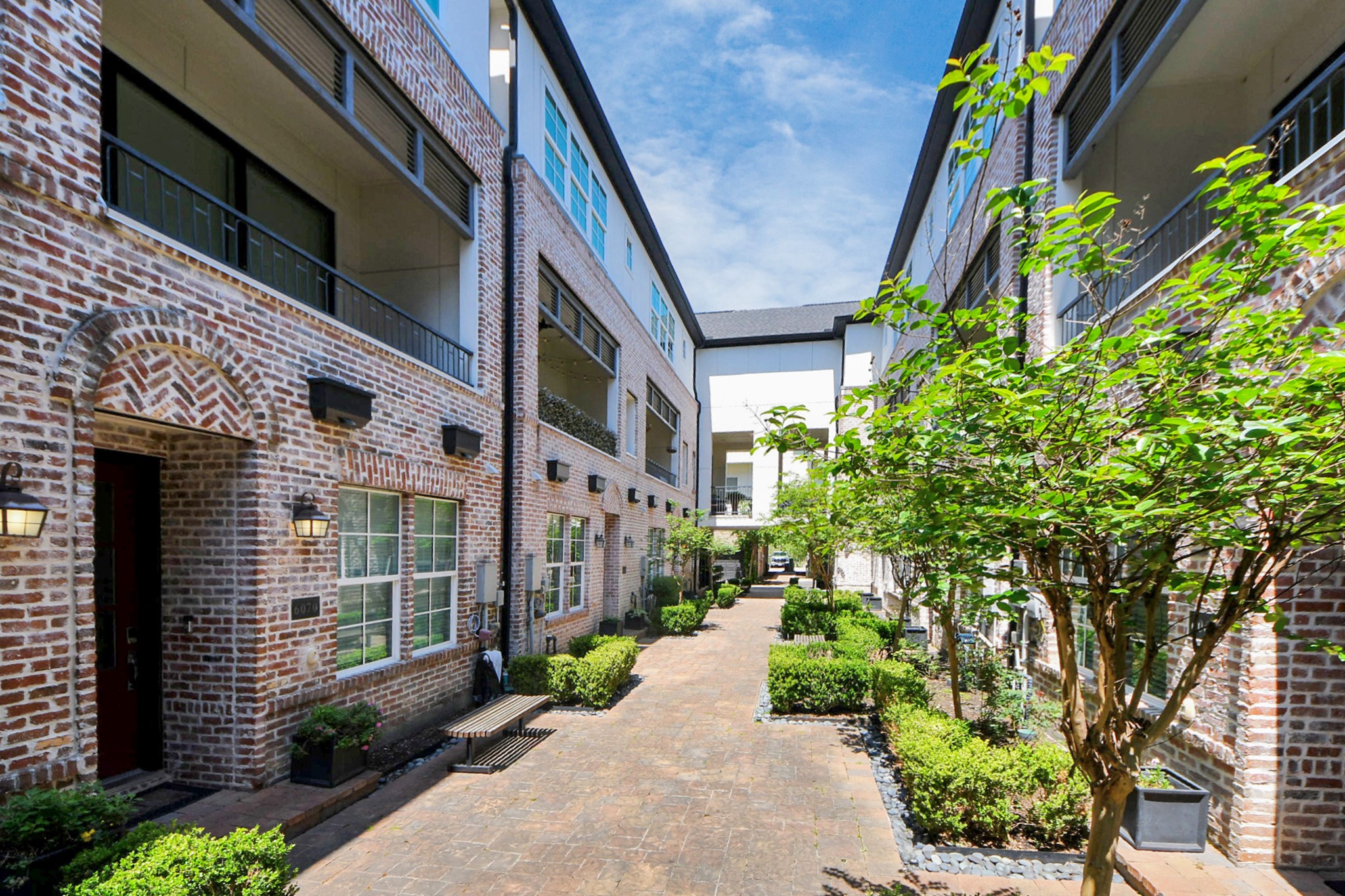 6072 Kansas Street Houston TX 77007