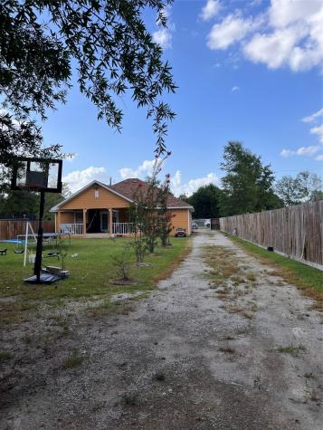 995 Road 5003 Cleveland TX 77327