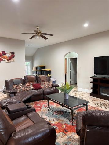 995 Road 5003 Cleveland TX 77327
