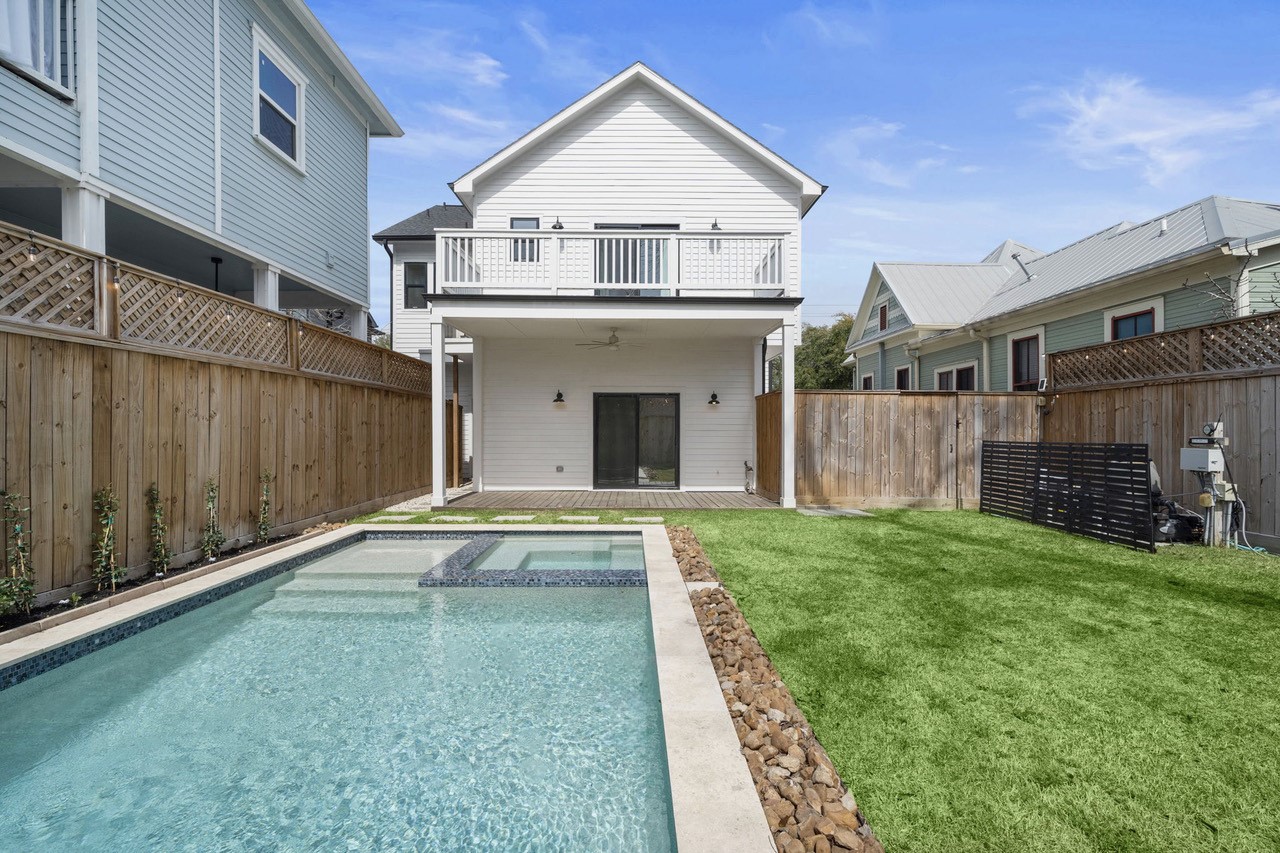 1915 Crockett Street Houston TX 77007