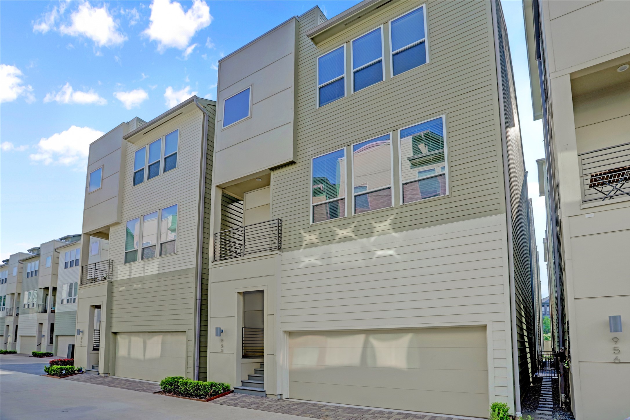 954 W 18th Street Houston TX 77008