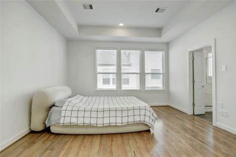 954 W 18th Street Houston TX 77008