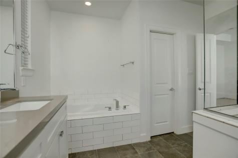 954 W 18th Street Houston TX 77008