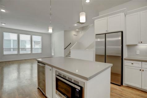 954 W 18th Street Houston TX 77008