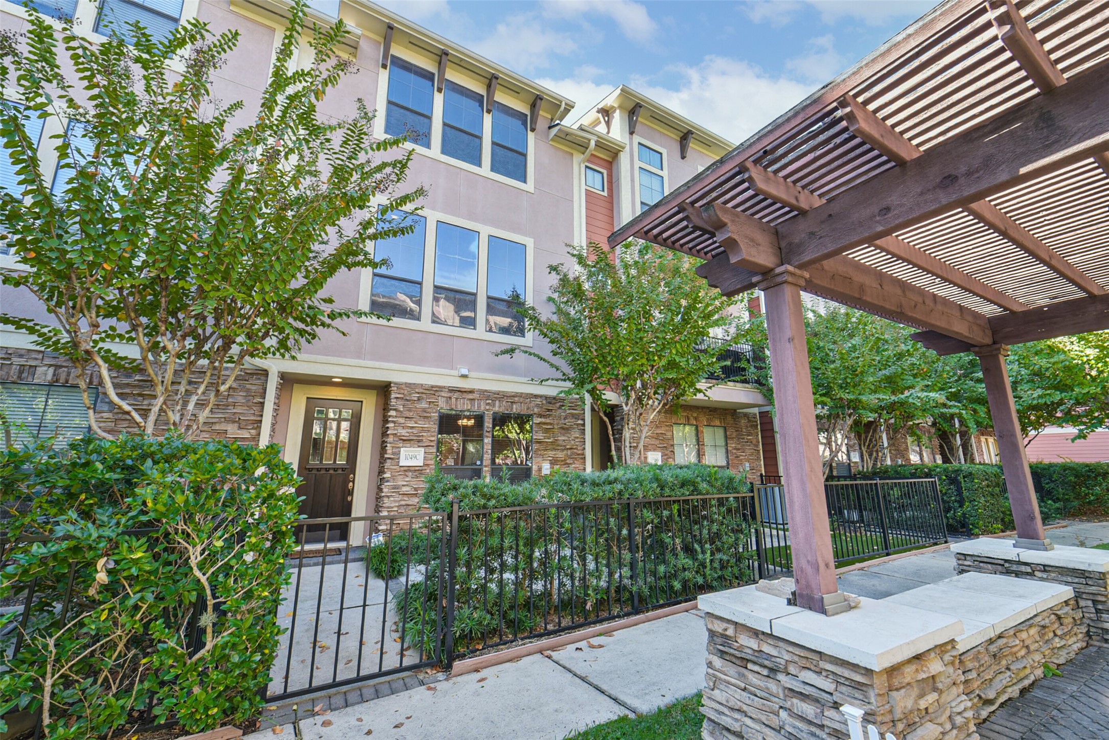 1049 W 22nd Street C Houston TX 77008