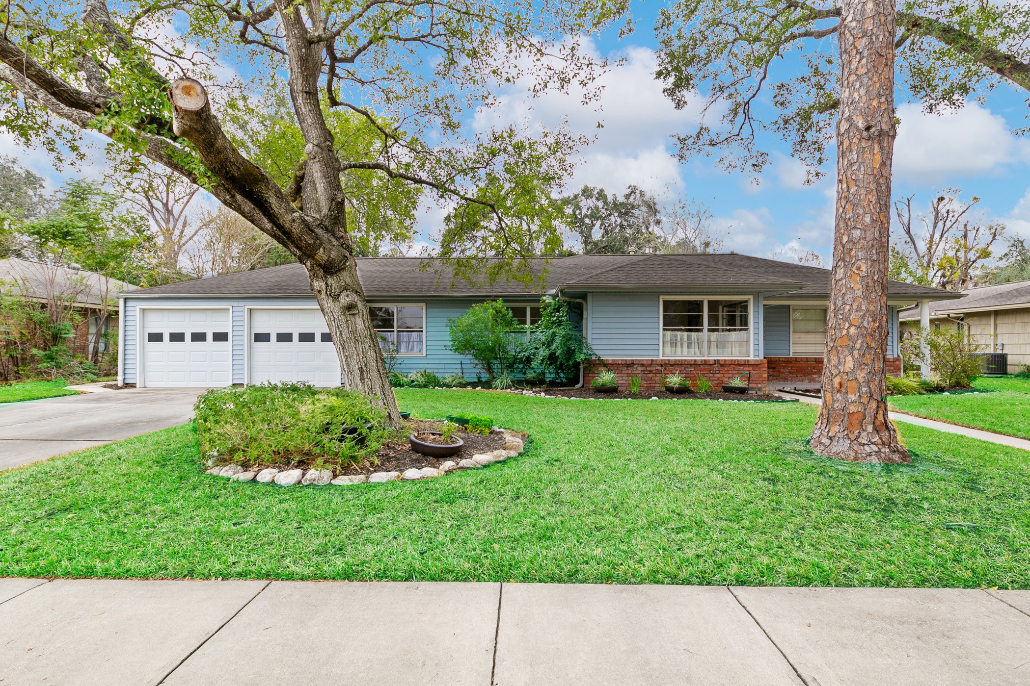 5602 Evergreen Street Bellaire TX 77401