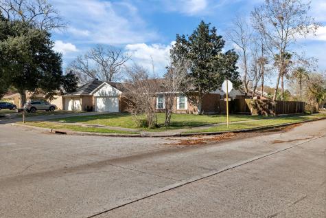 2502 Bisontine Street Friendswood TX 77546